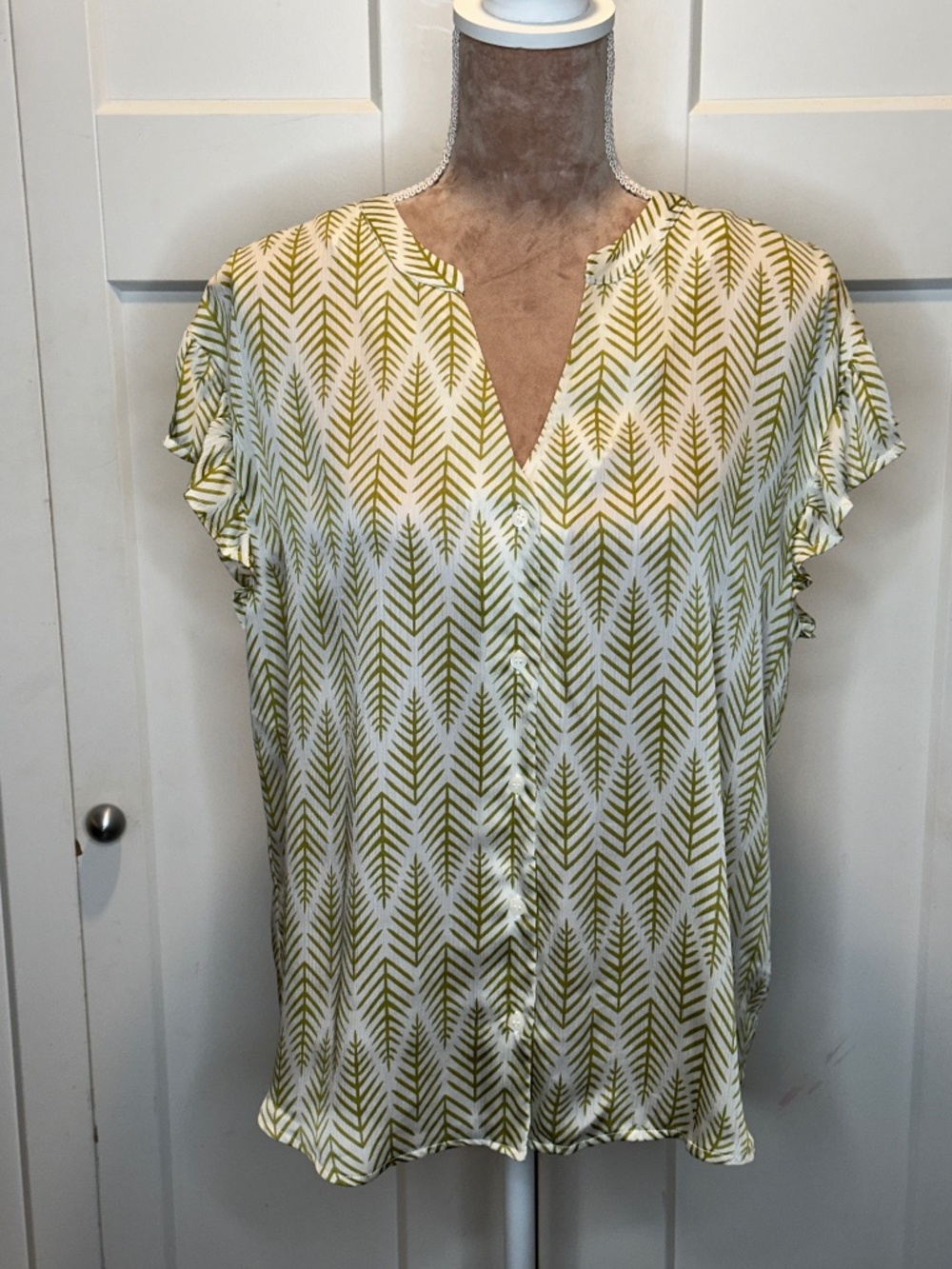 Pleione Floral Print Ruffle Sleeve Top, Green and White, Sz L NWT